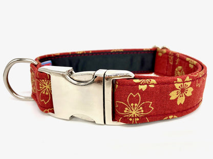 Collar perro rojo con flores doradas