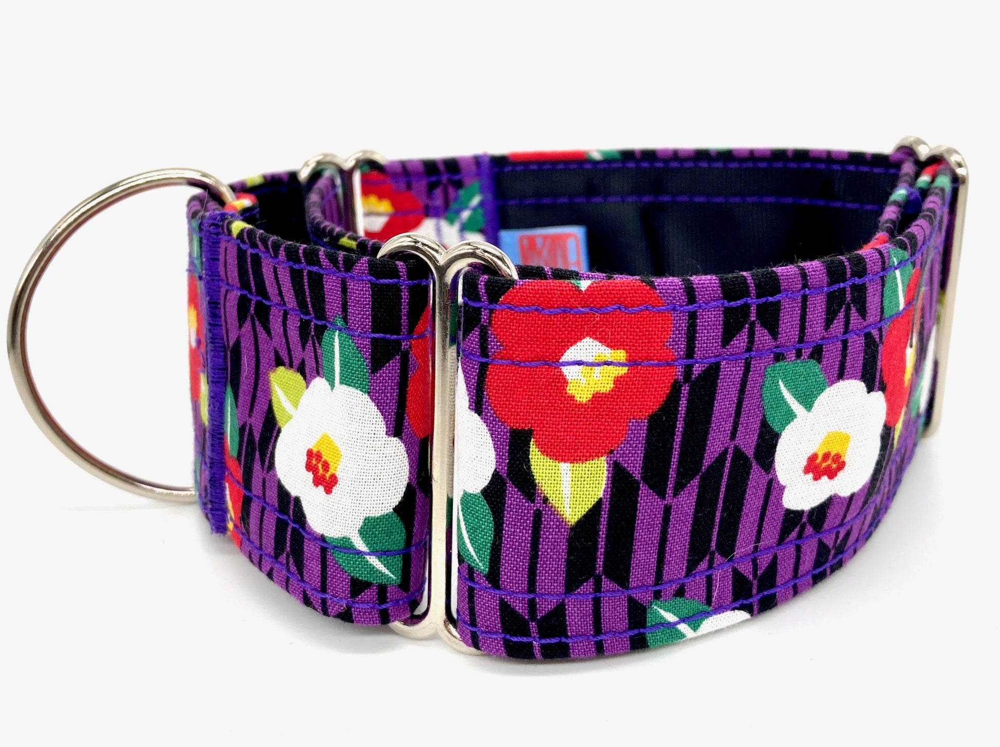 Martingale collar lila con camelias 