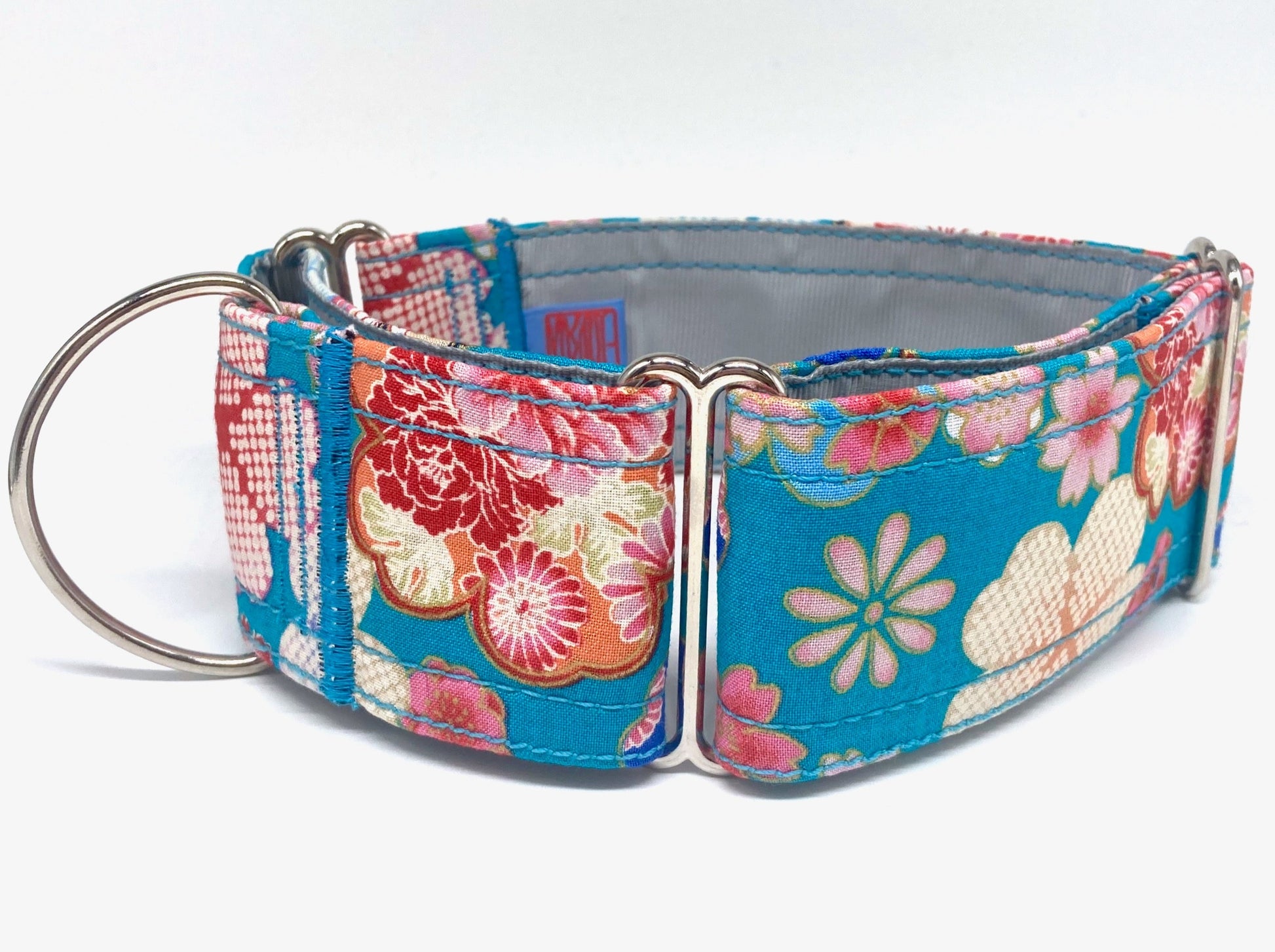 collar martingale de tela japonesa azul celeste y flores