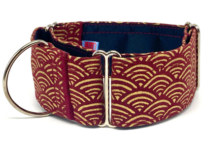 collar martingale dorado y coral intenso